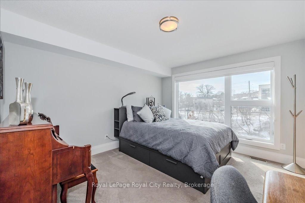 53 Arthur St S, unit RL3 for sale