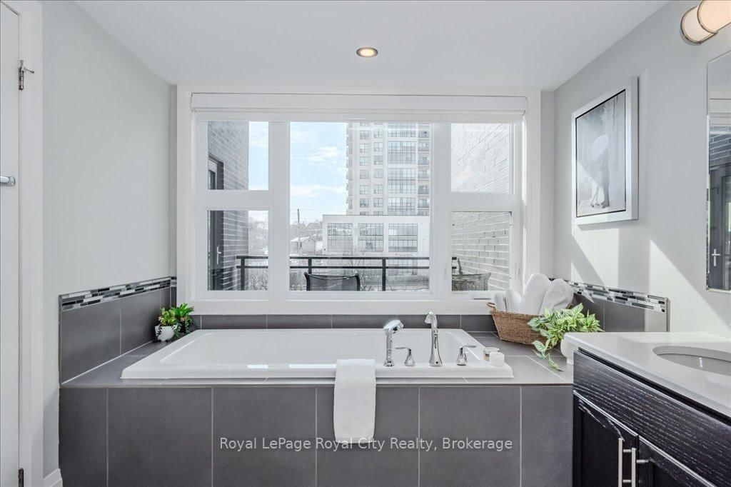 53 Arthur St S, unit RL3 for sale