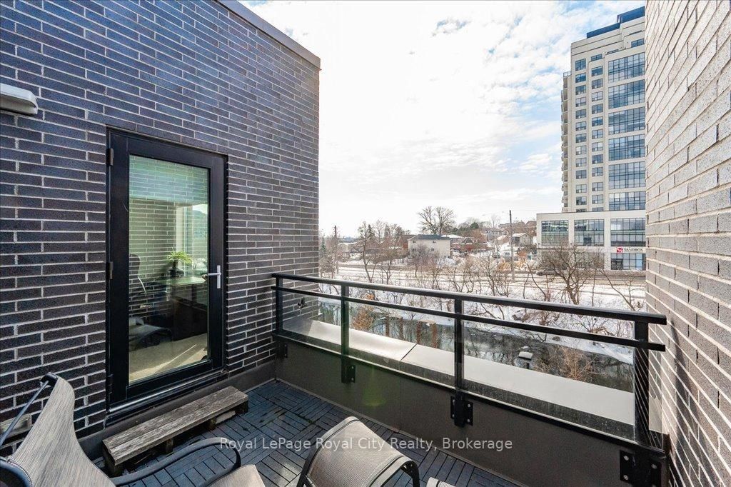 53 Arthur St S, unit RL3 for sale