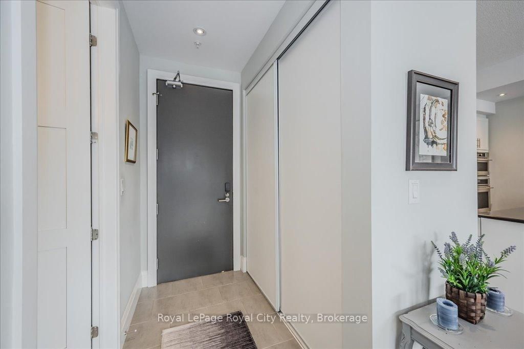 53 Arthur St S, unit RL3 for sale