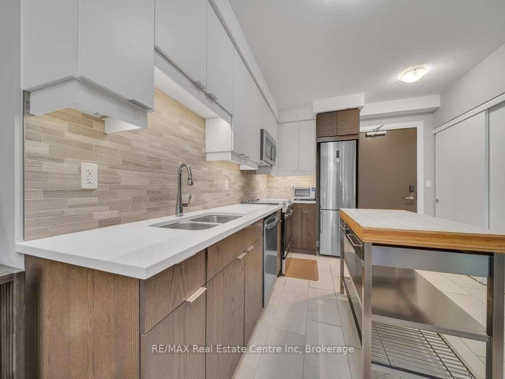 63 Arthur St S, unit 502 for rent