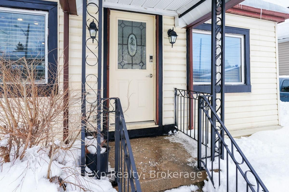 975 5th A Ave W for sale 