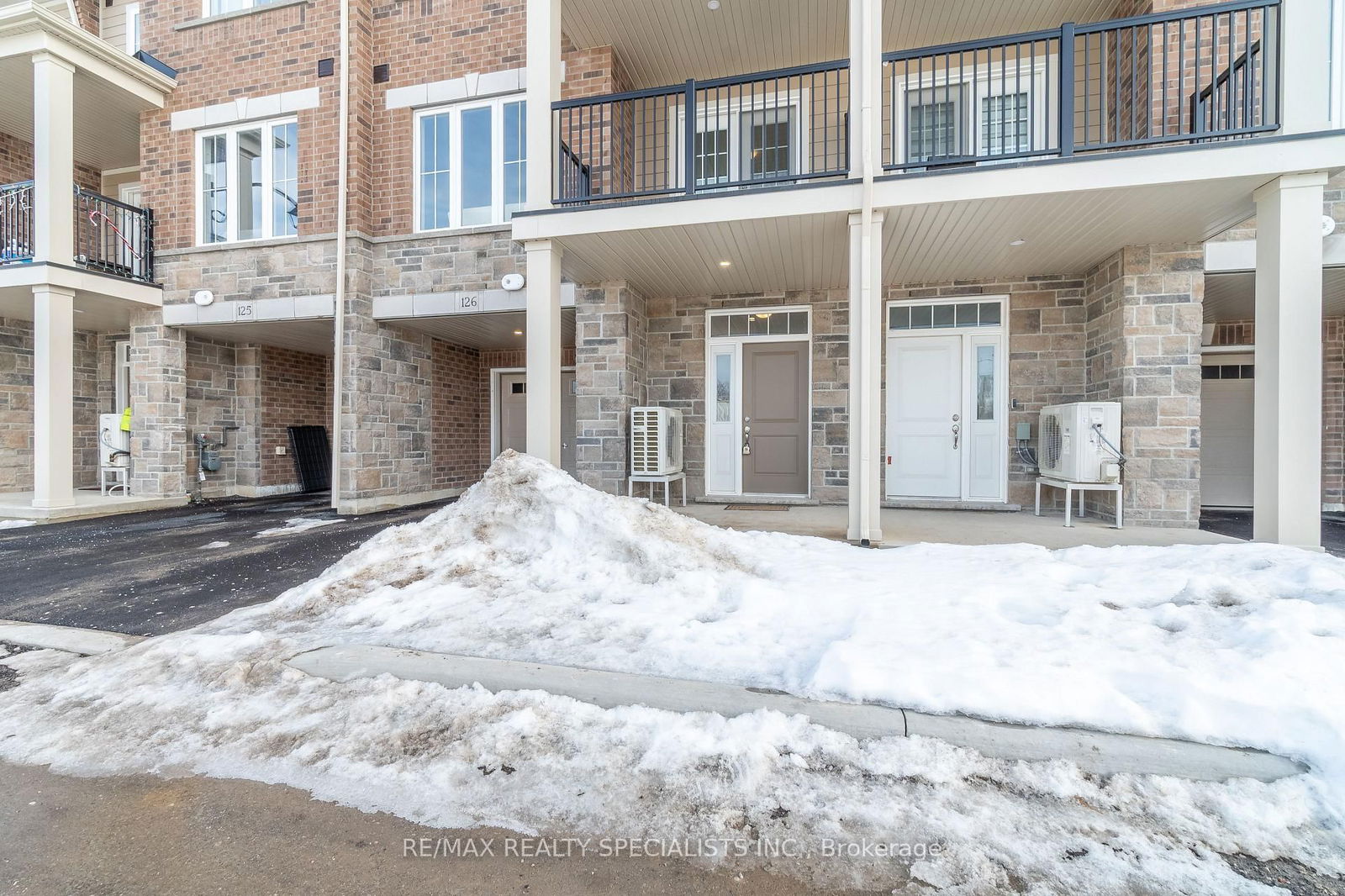 677 Park Rd N, unit 126 for sale