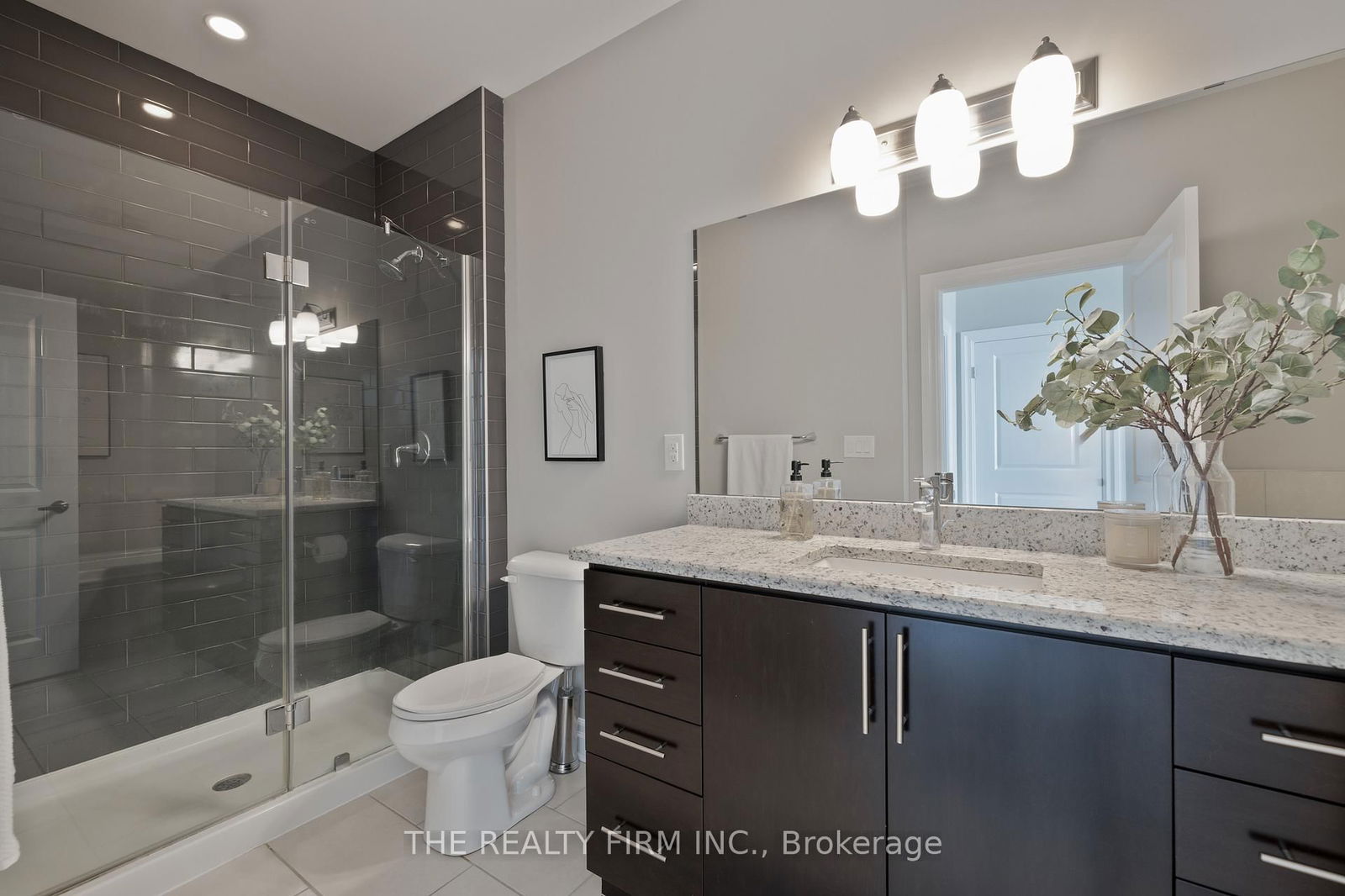 240 Villagewalk Blvd, unit 1011 for sale