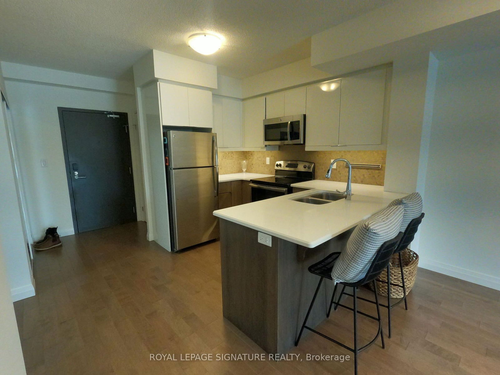 53 Arthur St, unit 607 for rent