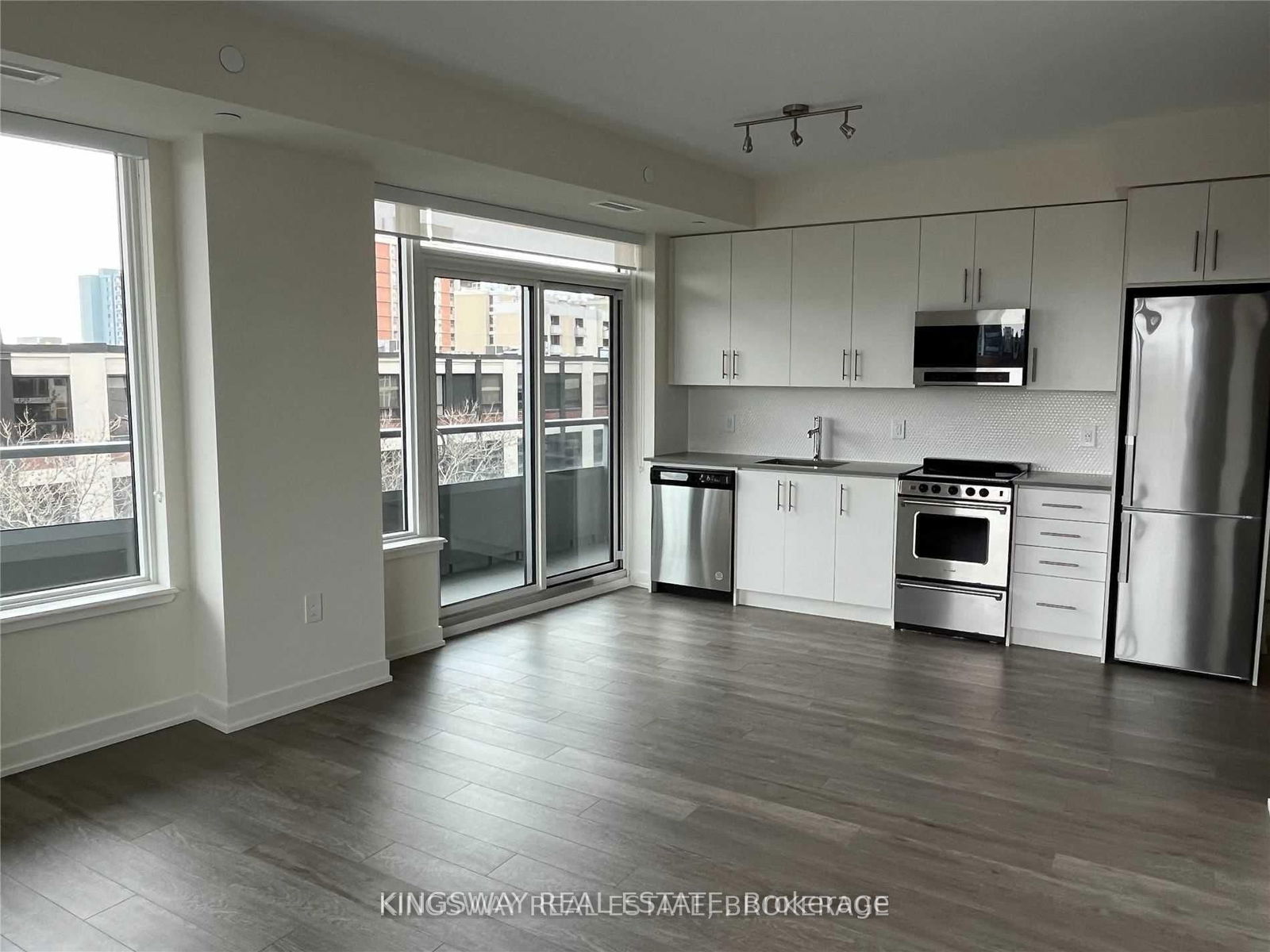 212 King William St, unit 617 for sale