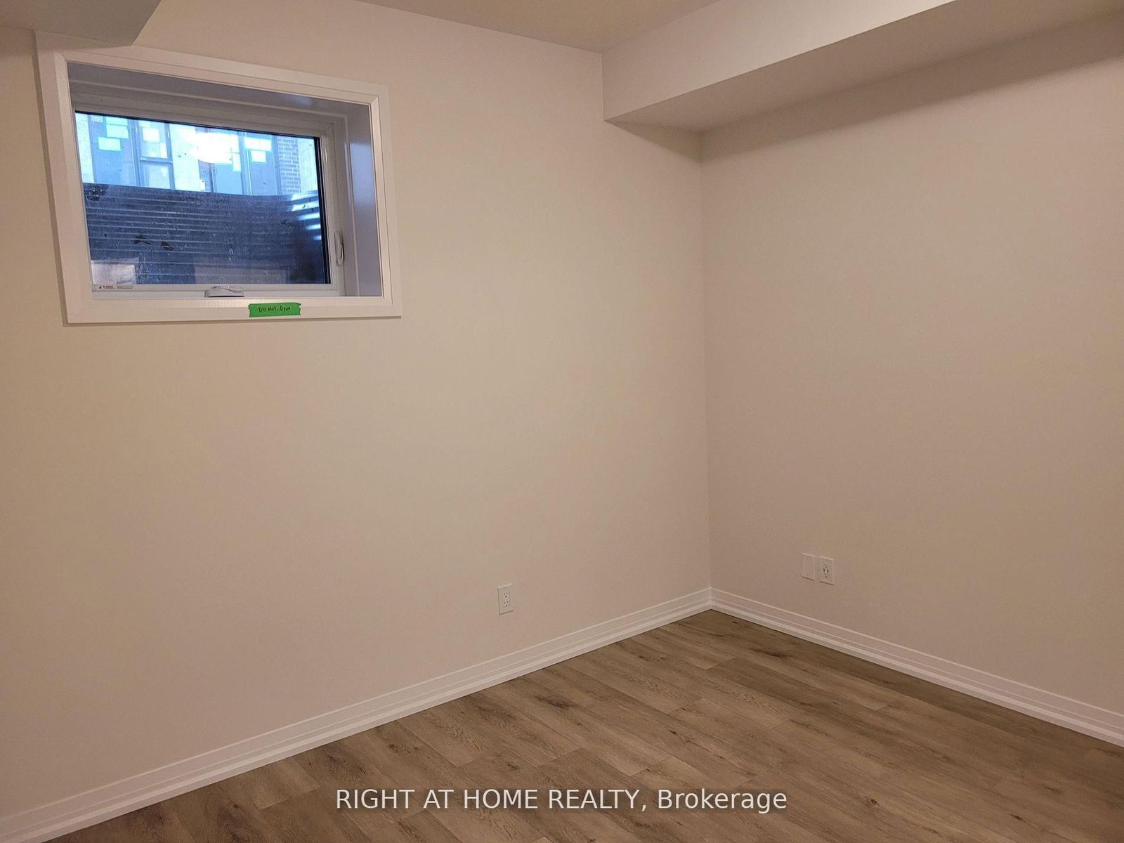 261 Woodbine Ave, unit 79A for rent