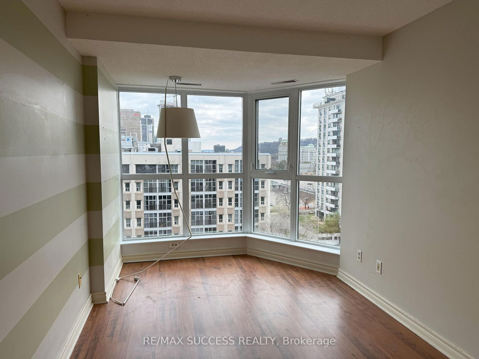 67 Caroline St S, unit 901 for rent