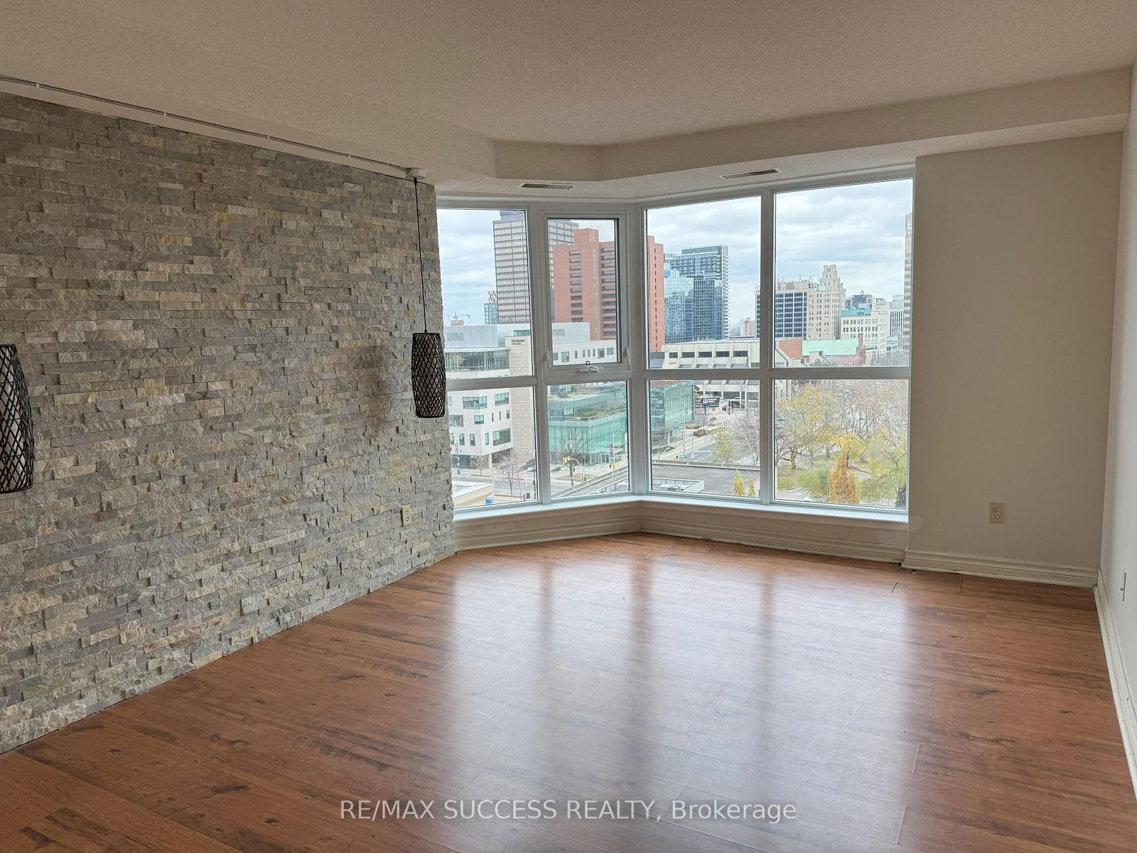 67 Caroline St S, unit 901 for rent