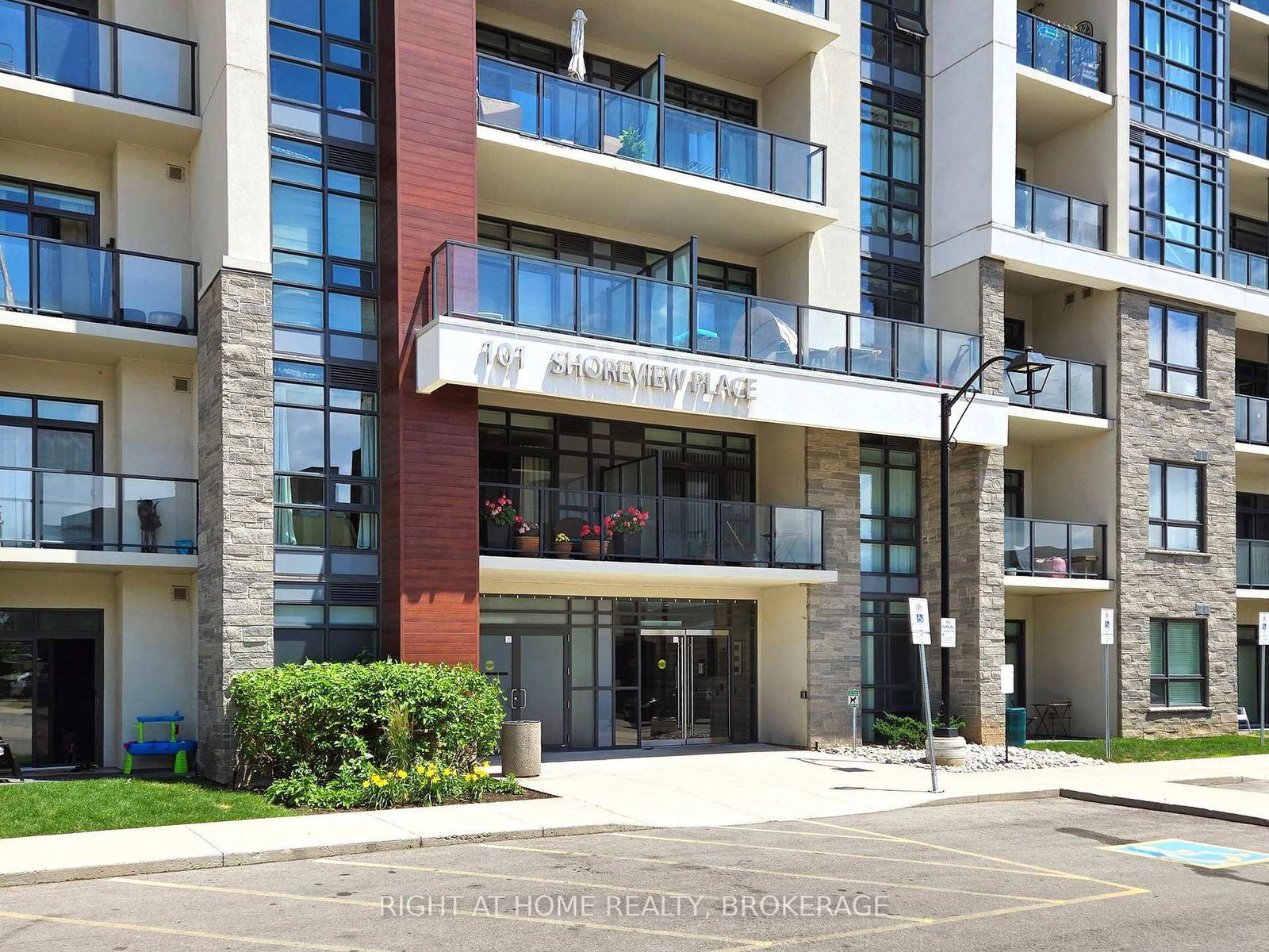 101 Shoreview Pl, unit 111 for sale