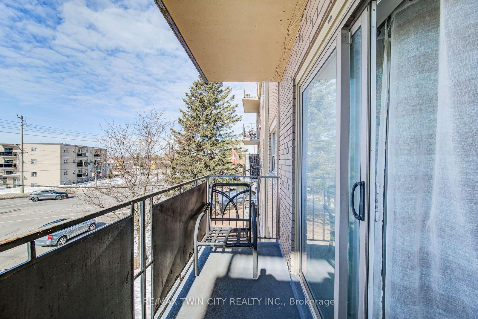 283 Fairway Rd N, unit 202 for sale