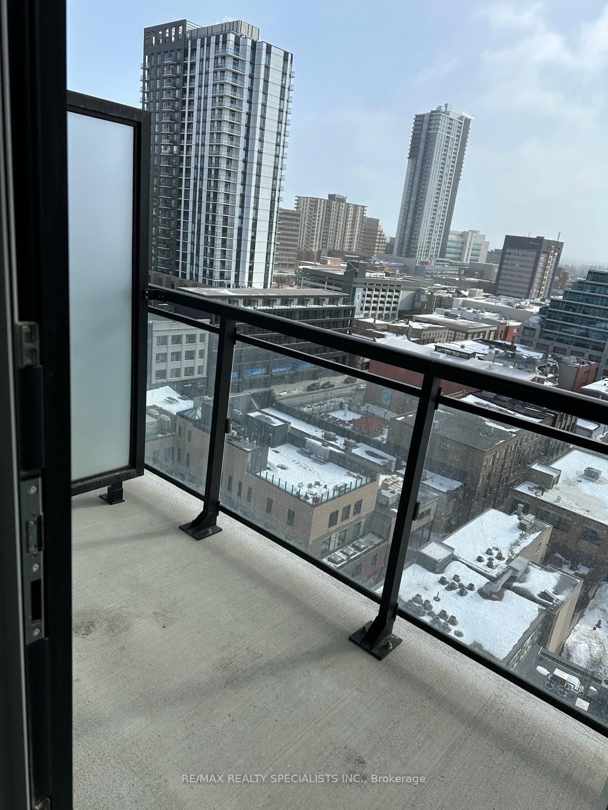 60 Charles St W, unit 1404 B for rent