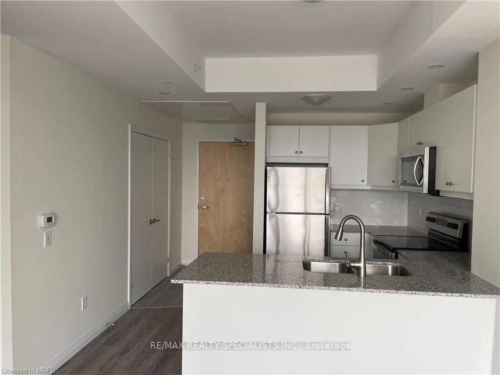 60 Charles St W, unit 1404 B for rent