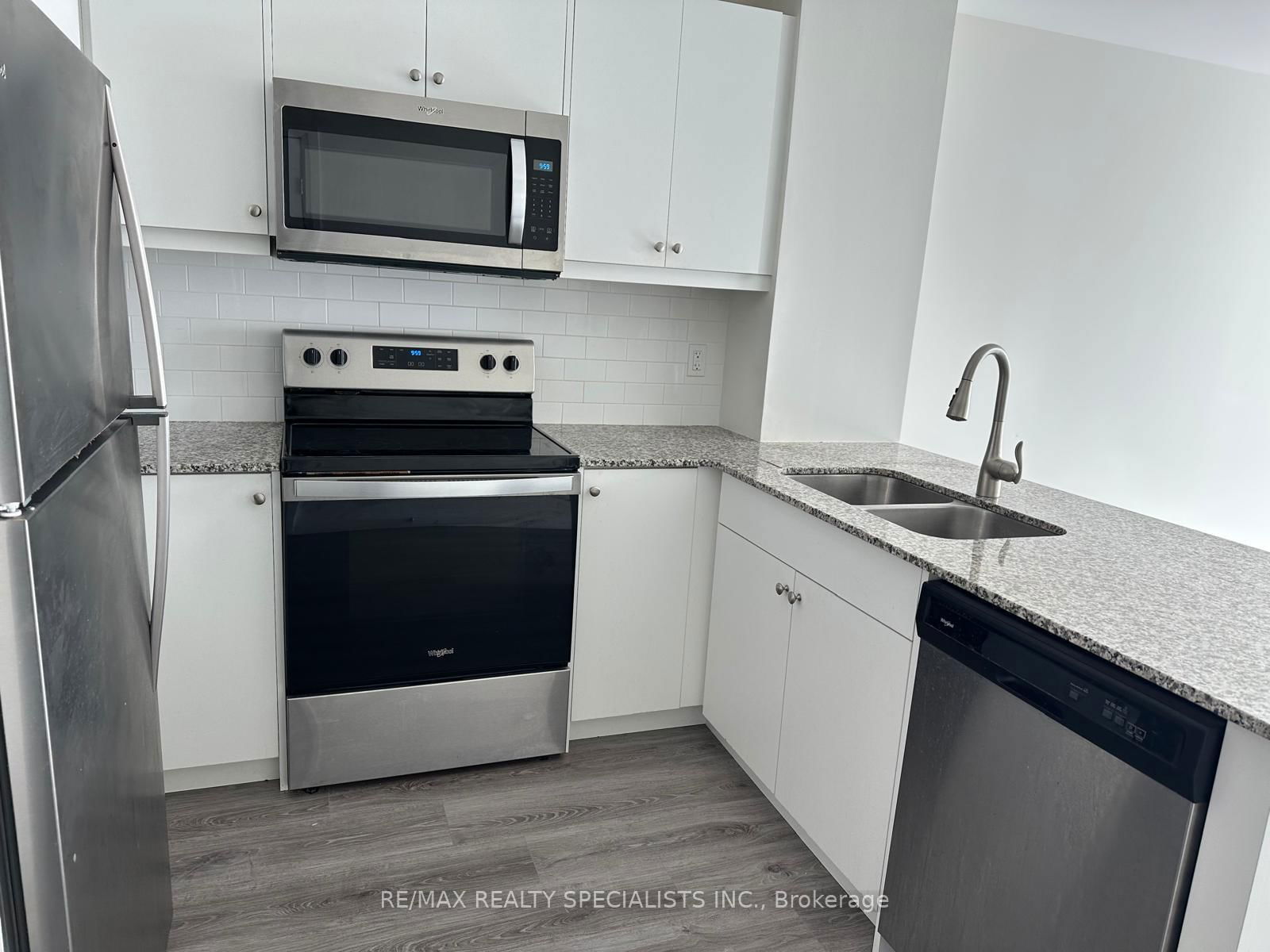 60 Charles St W, unit 1404 B for rent