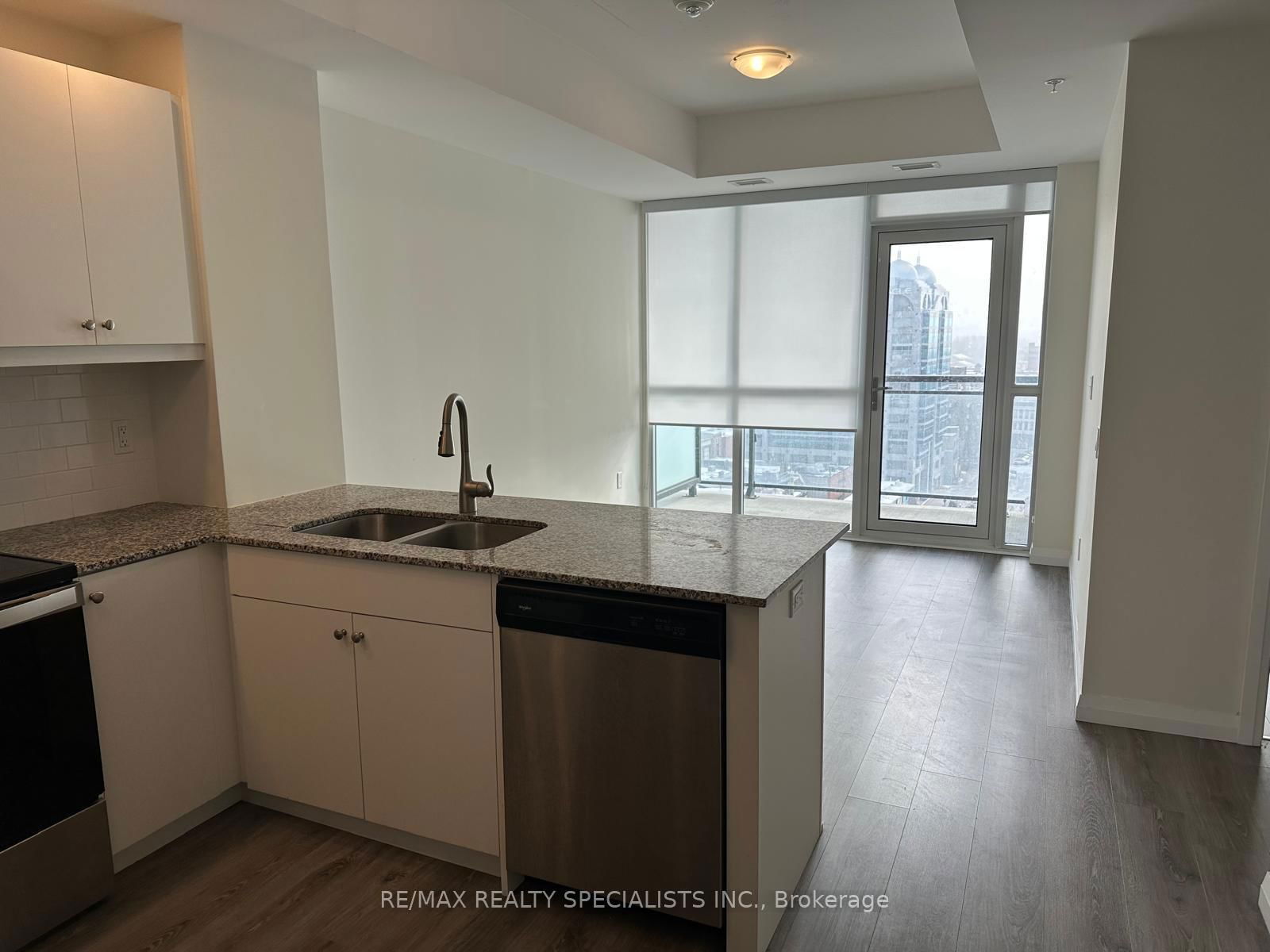 60 Charles St W, unit 1404 B for rent