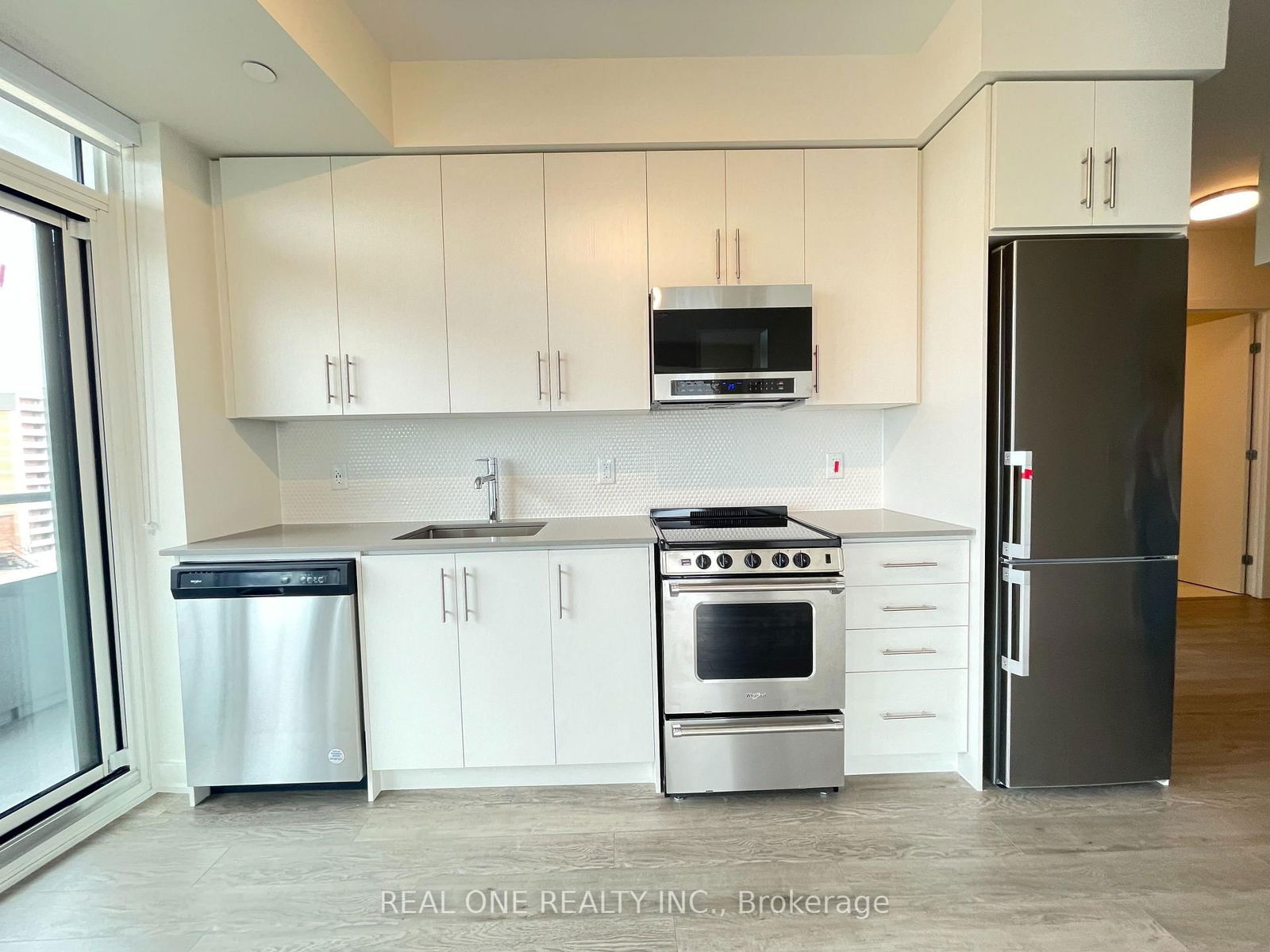 212 King William St, unit 917 for rent