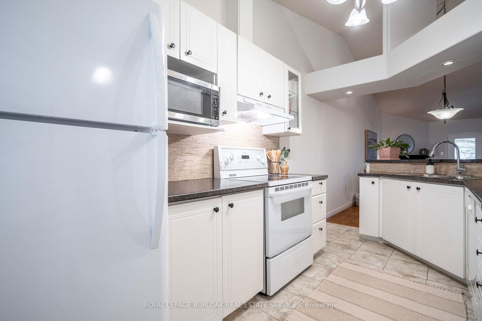 2774 King St E, unit 3 for sale