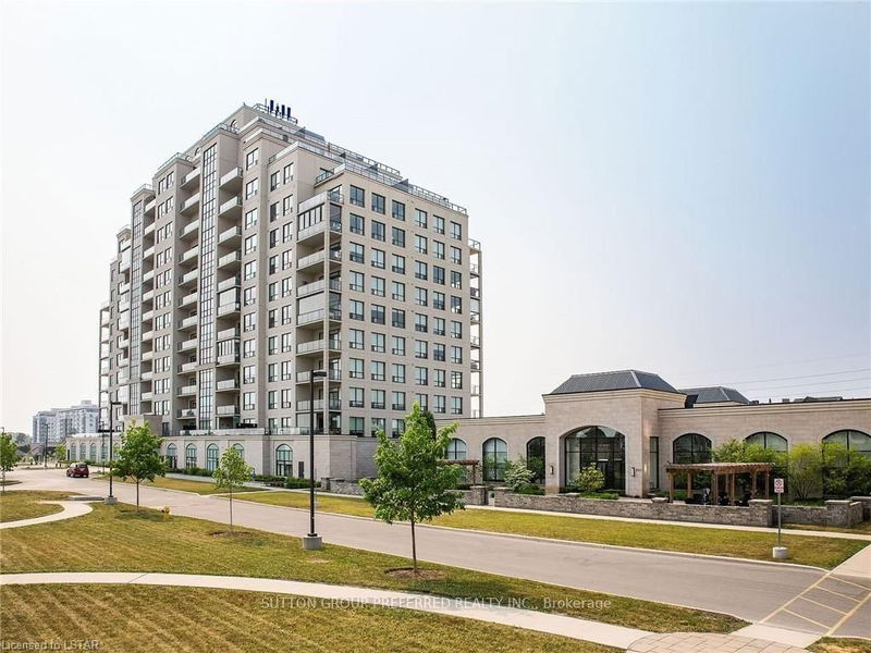 240 Villagewalk Blvd, unit 702 for sale