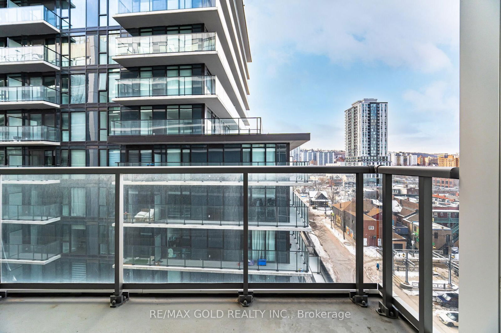 212 King William St, unit 915 for sale