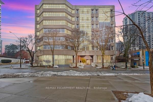 66 Bay St S, unit 105 for sale