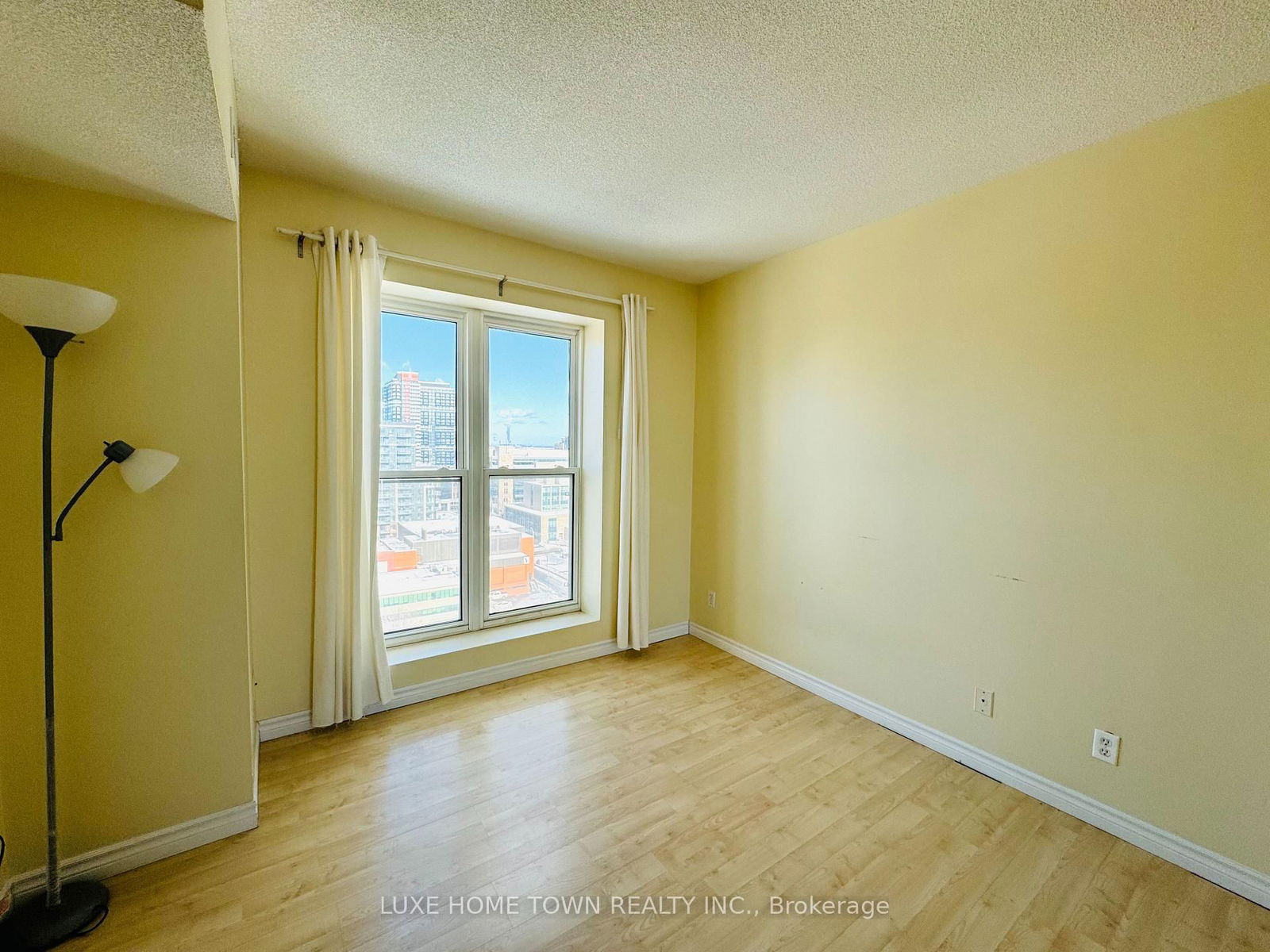 135 James St S, unit 1401 for sale