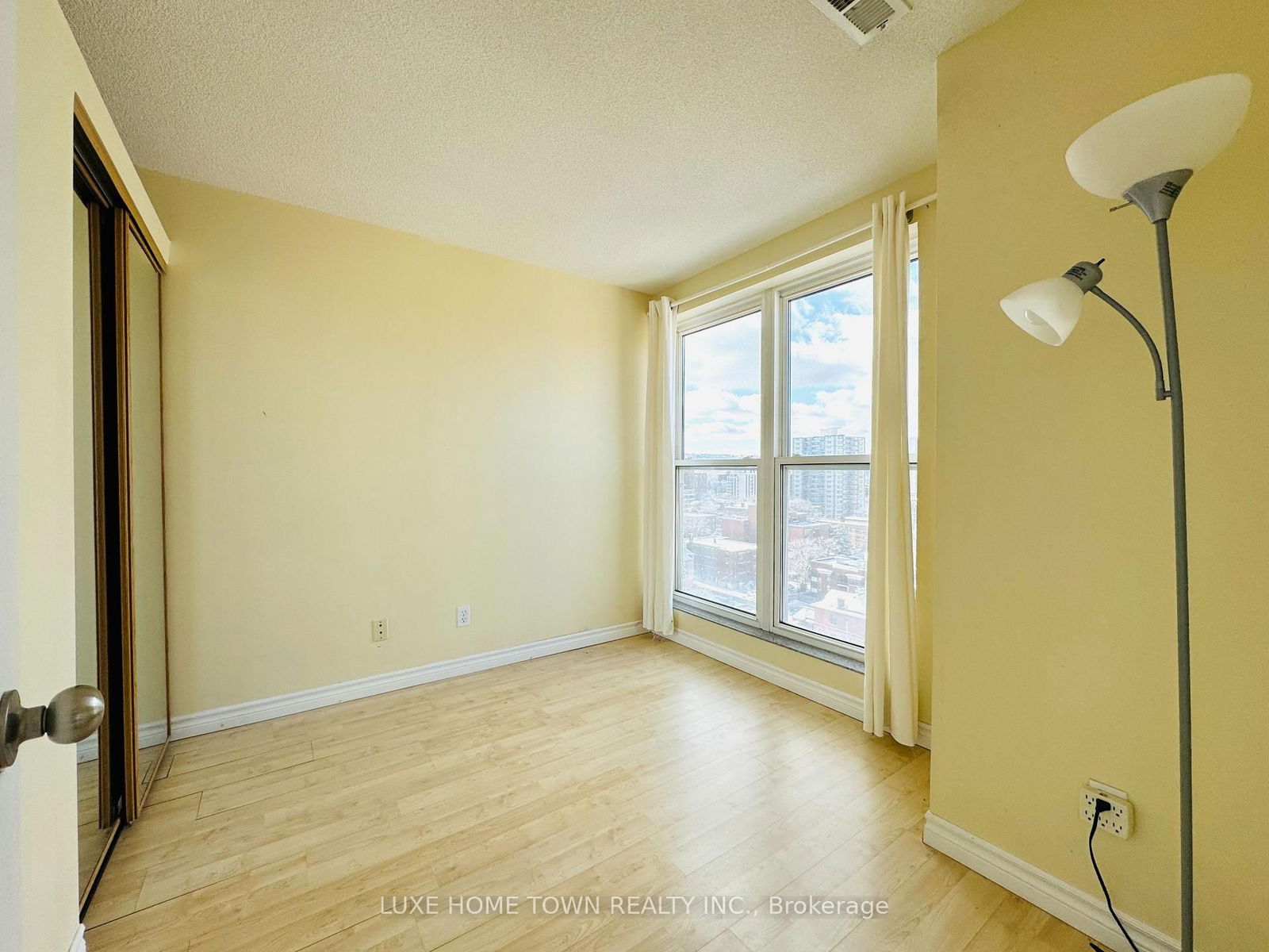 135 James St S, unit 1401 for sale