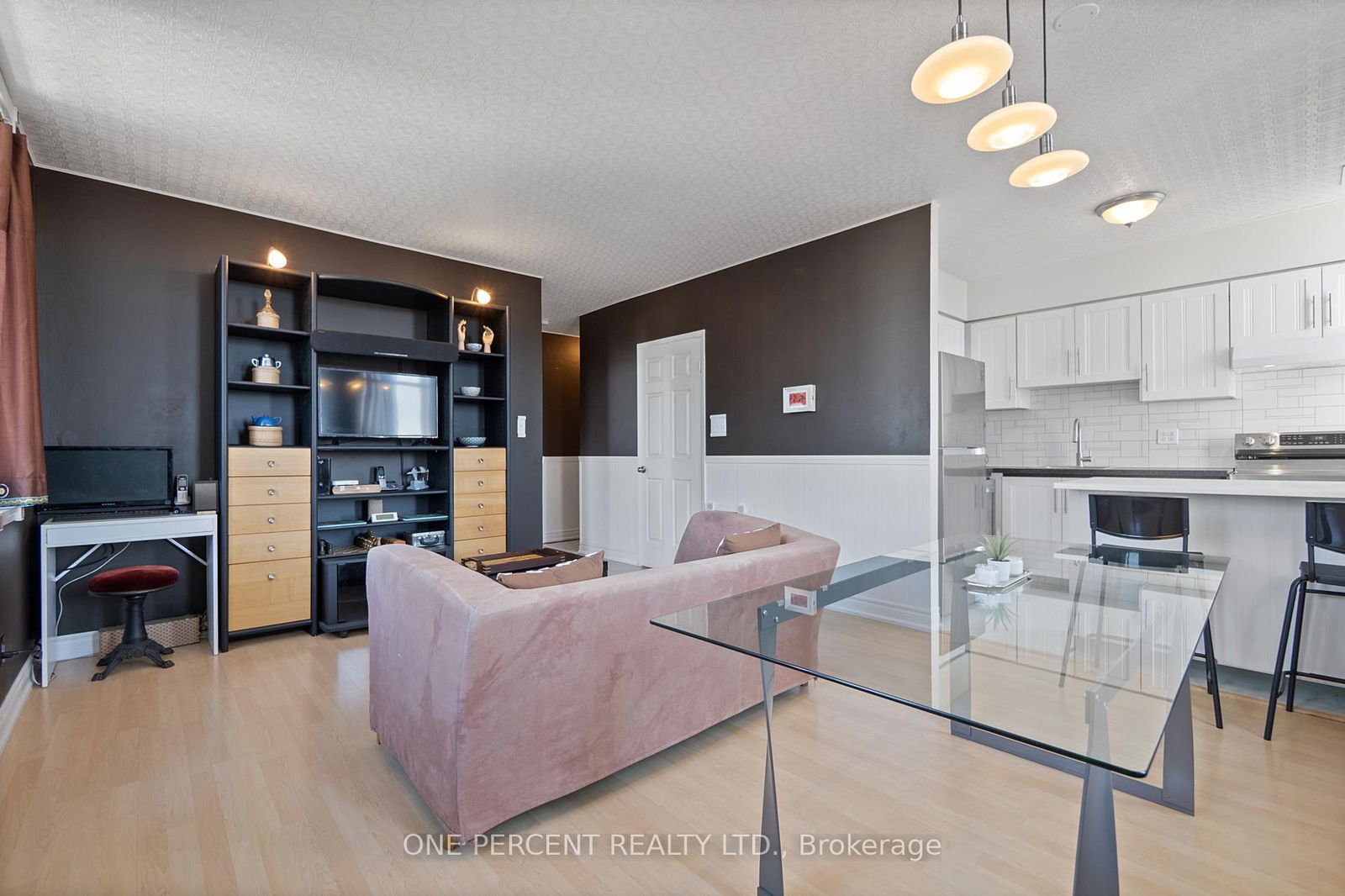 36 James St S, unit 1506 for sale