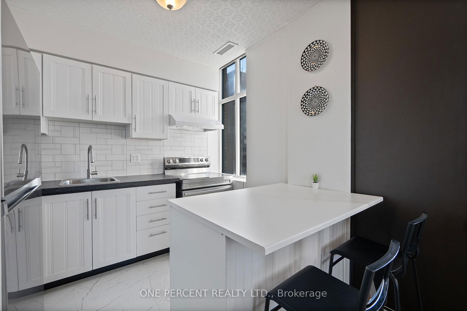 36 James St S, unit 1506 for sale