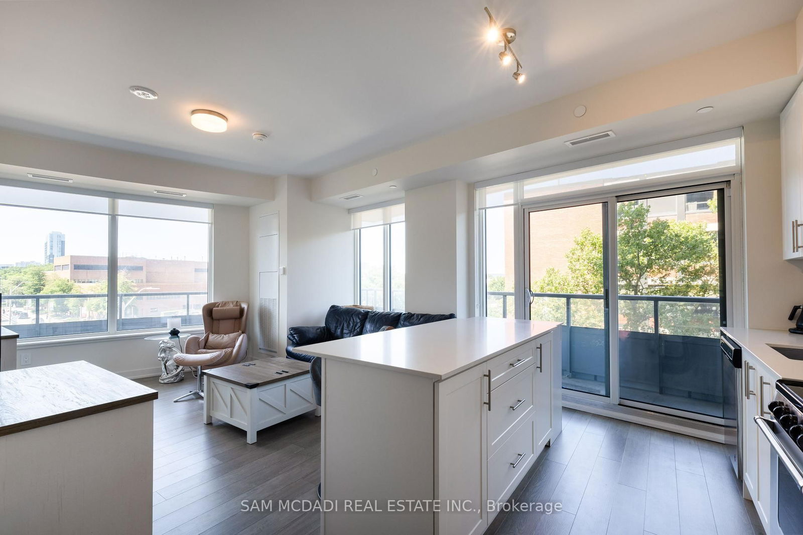 212 King William St, unit 417 for sale