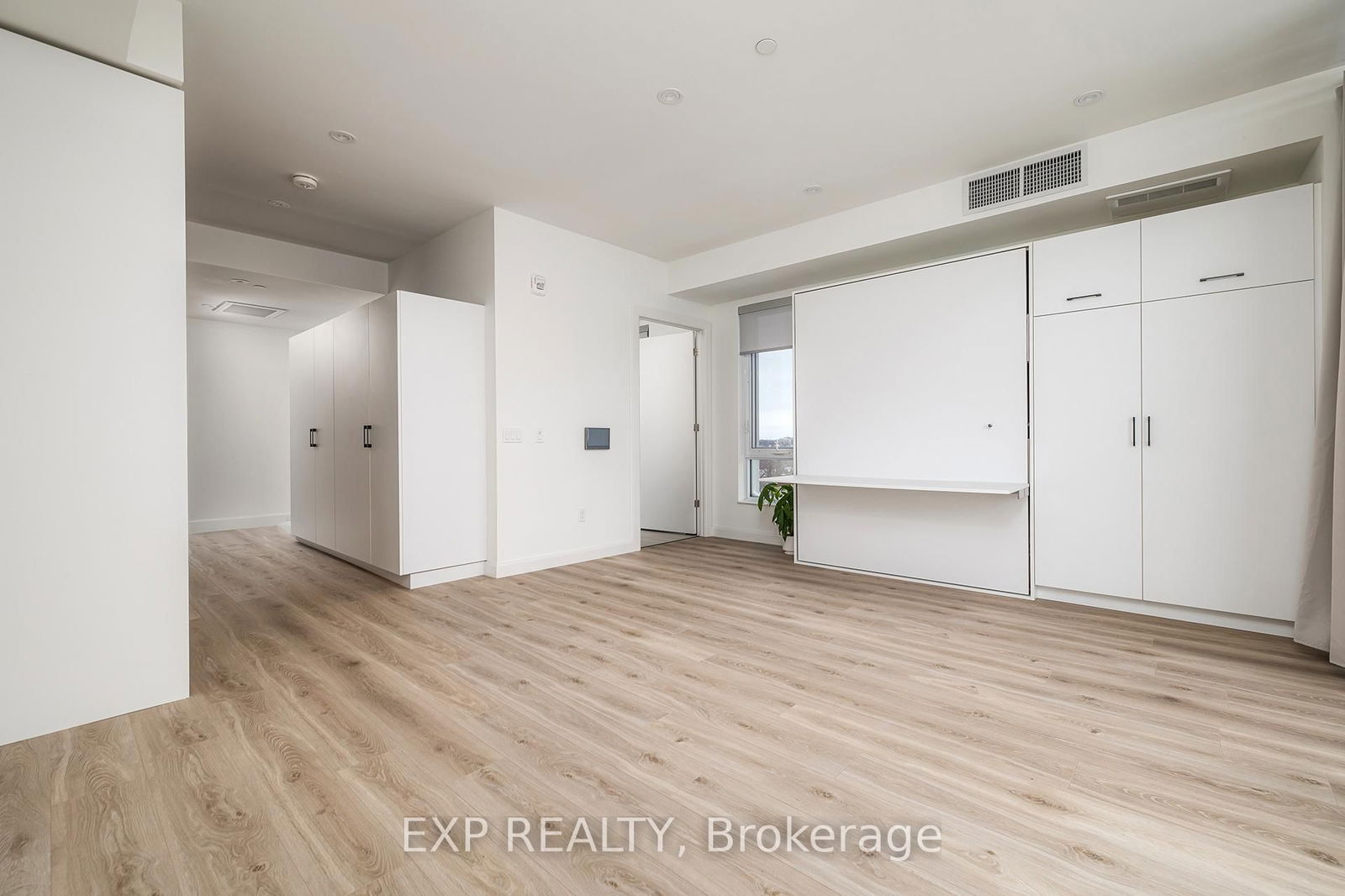 741 King St W, unit 613 for sale