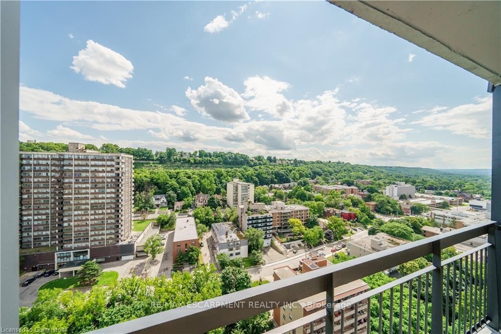 150 Charlton Ave E, unit 2907 for sale