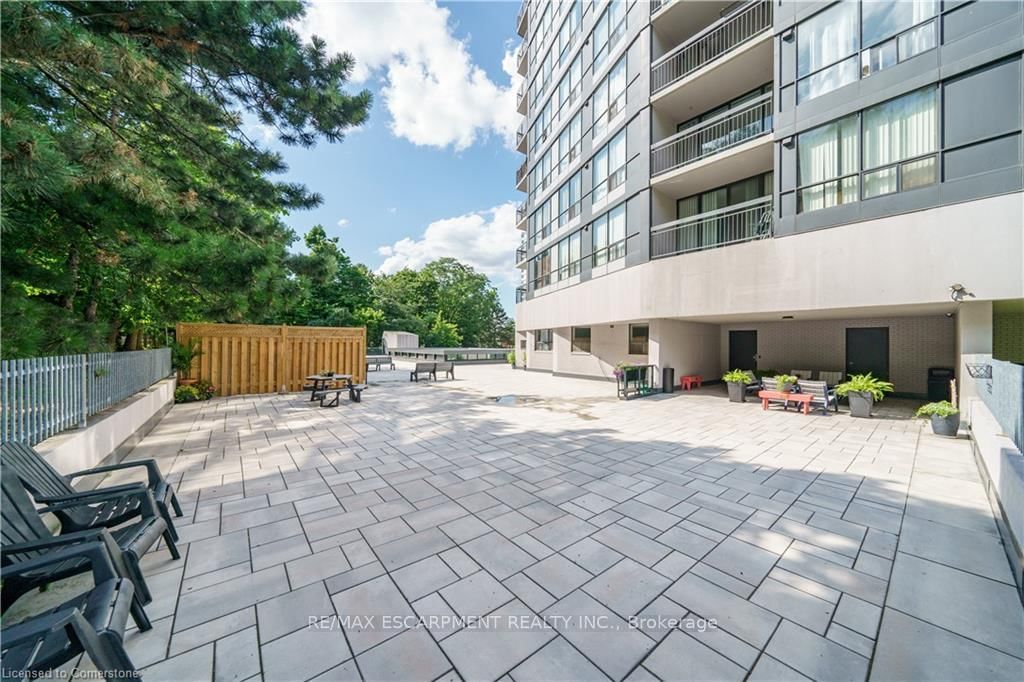 150 Charlton Ave E, unit 2907 for sale