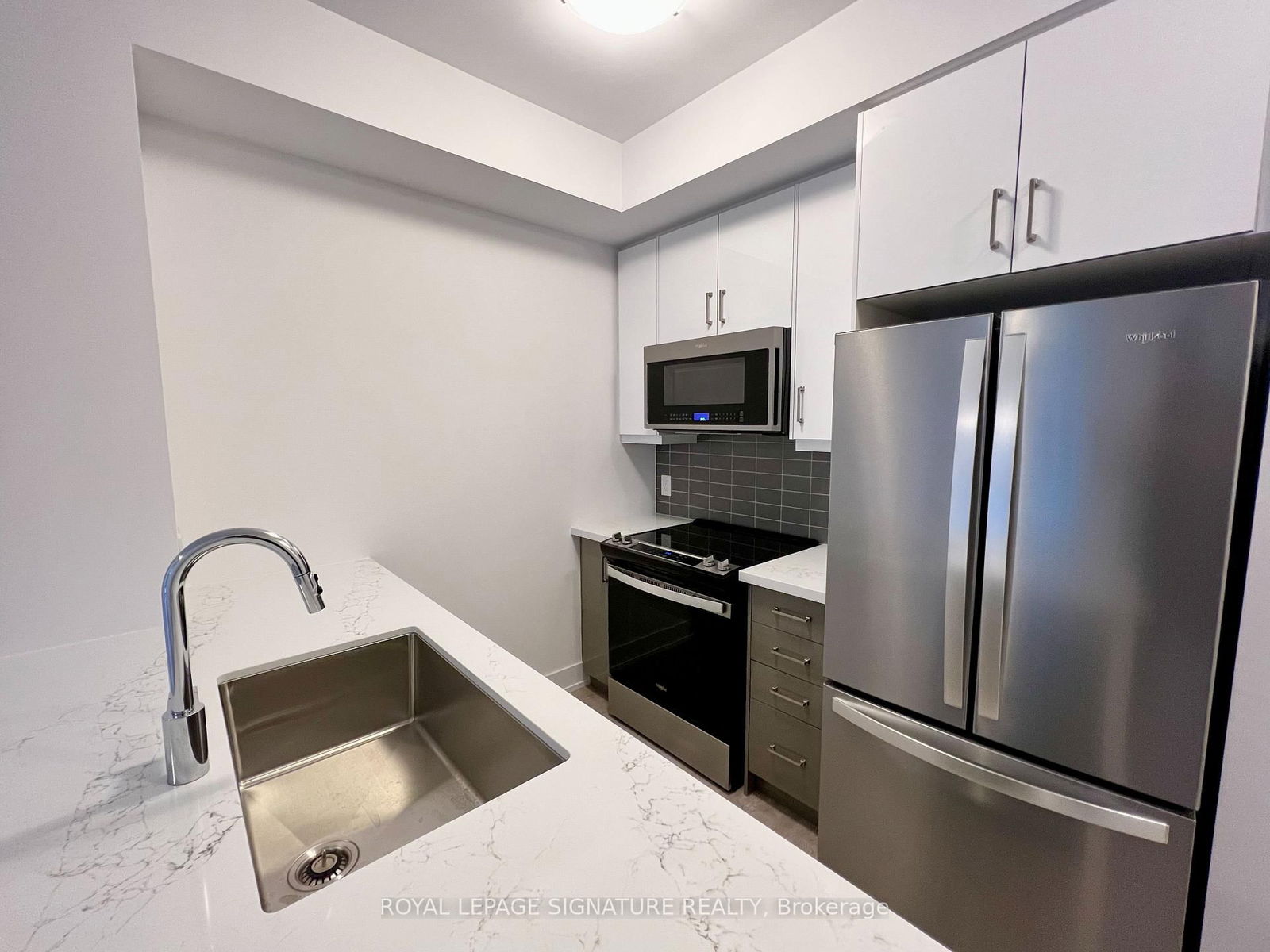 460 Dundas St E, unit 806 for rent