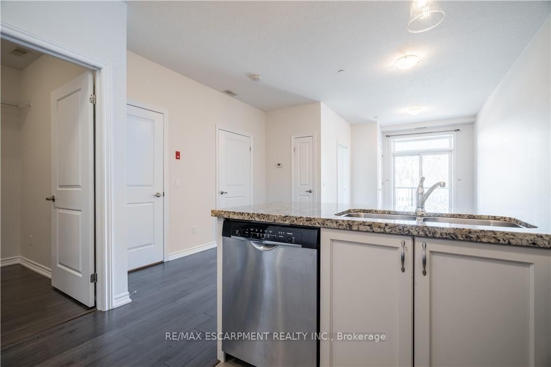 95 Wilson St W, unit 204 for sale