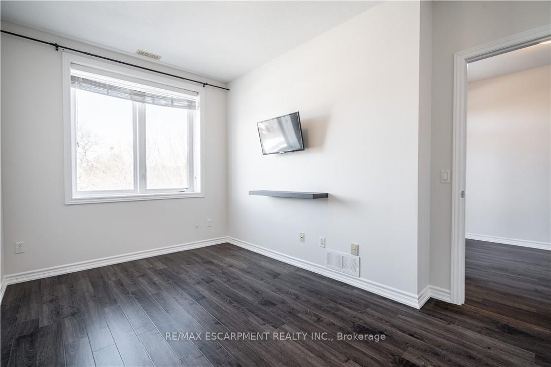 95 Wilson St W, unit 204 for sale