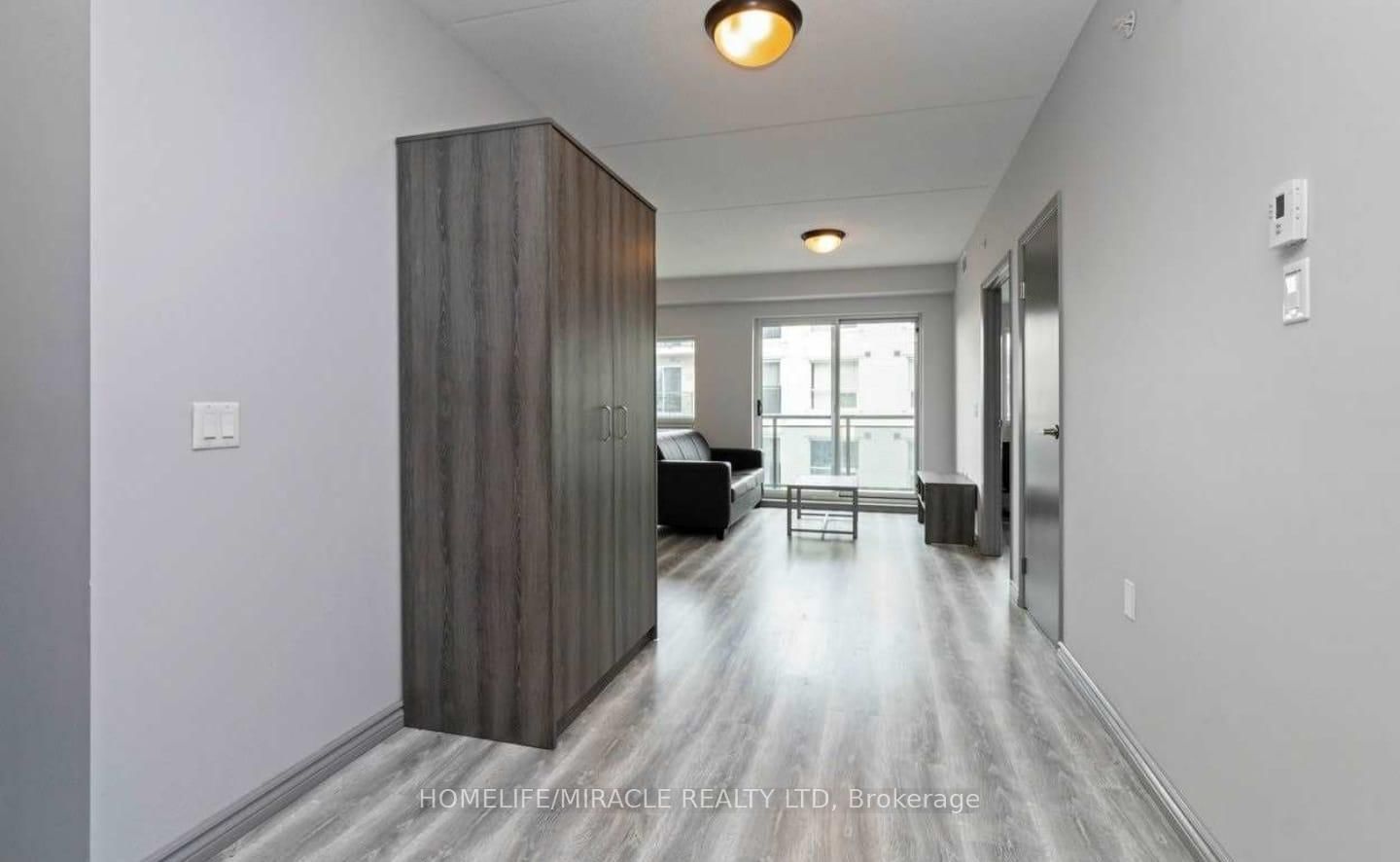 275 Larch St E, unit 407 for rent