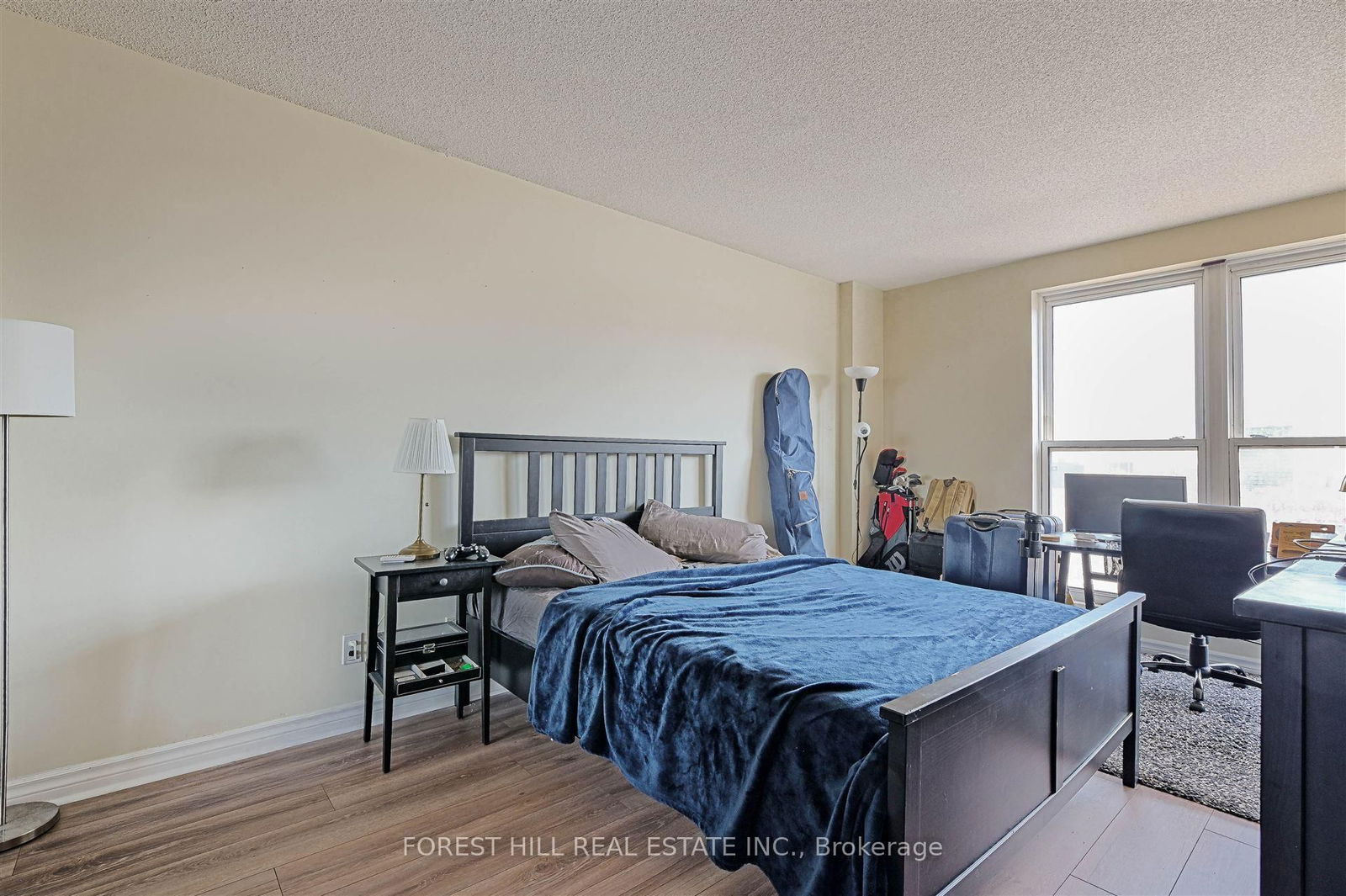 135 James St S, unit 908 for rent