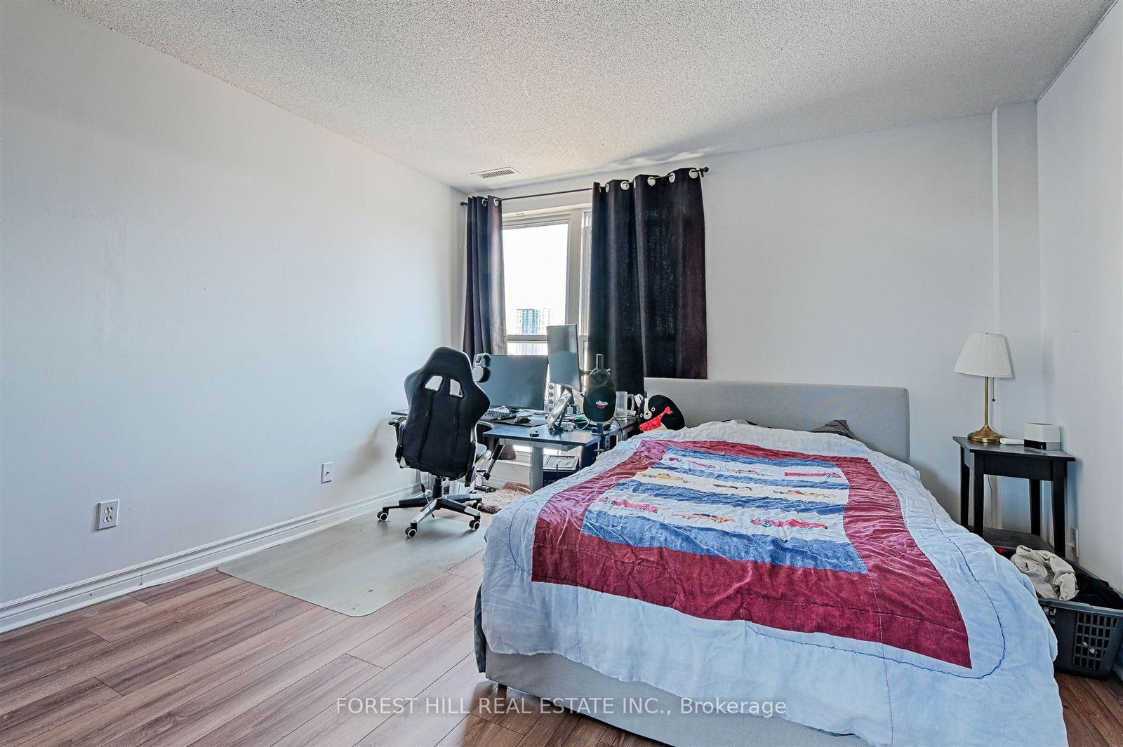 135 James St S, unit 908 for rent