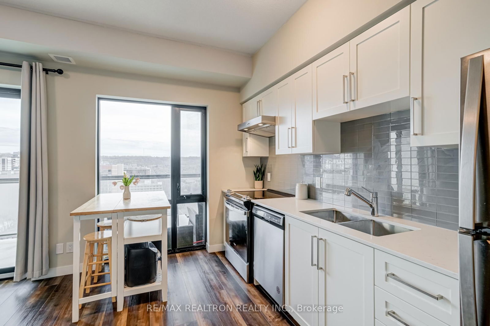 15 Queen St S, unit 1701 for sale