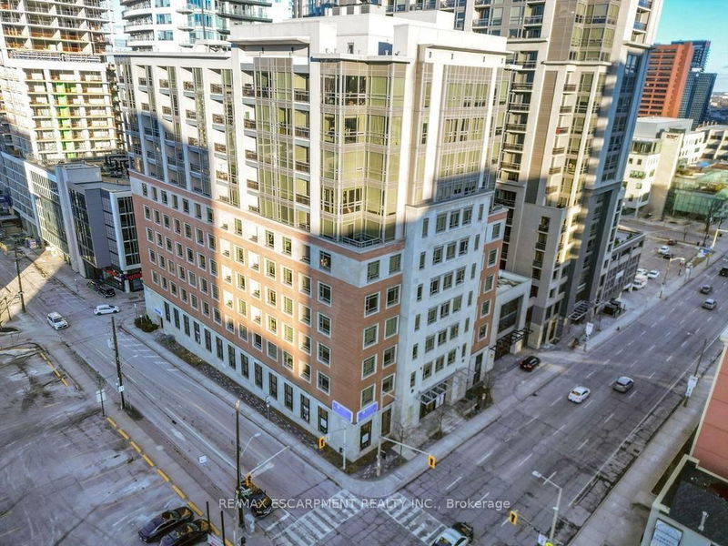 150 MAIN St W, unit 810 for rent