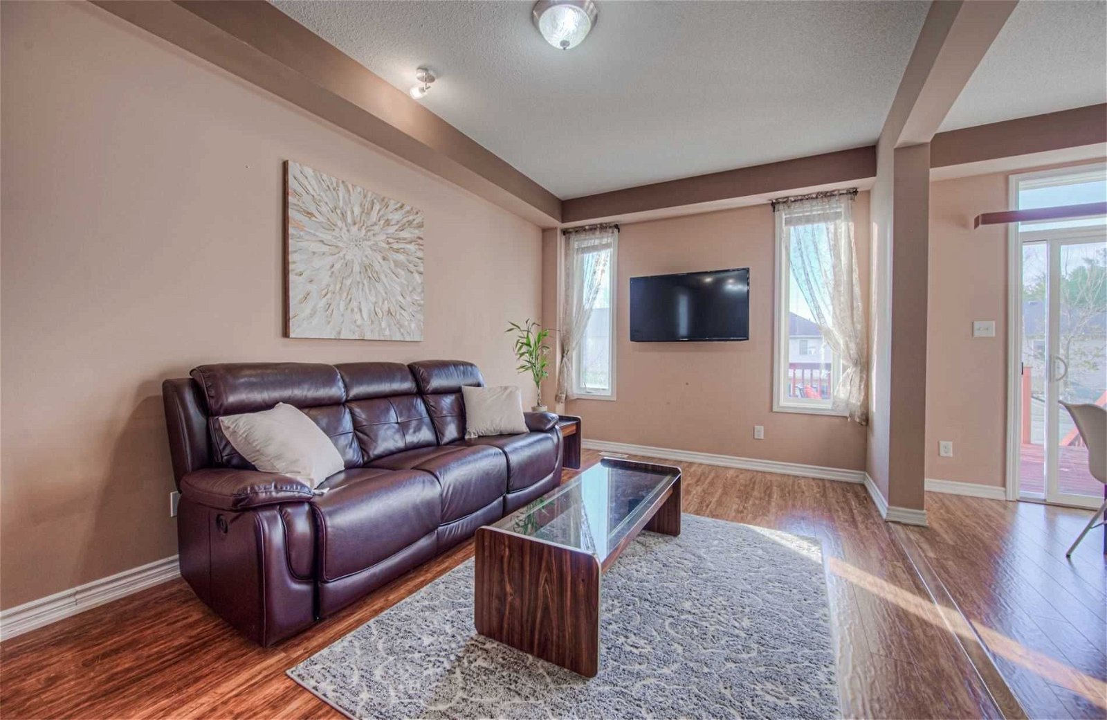 260 Beaumont Cres for sale  - image #4