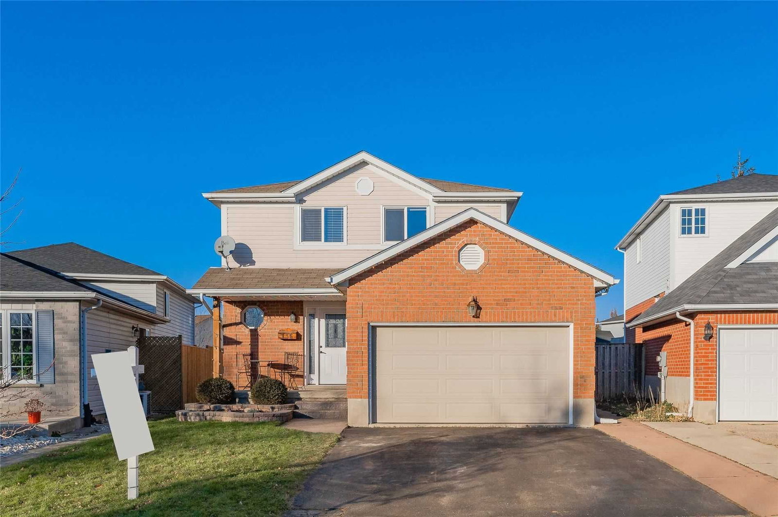 136 Tara Cres 3 Beds 2 Baths strata.ca