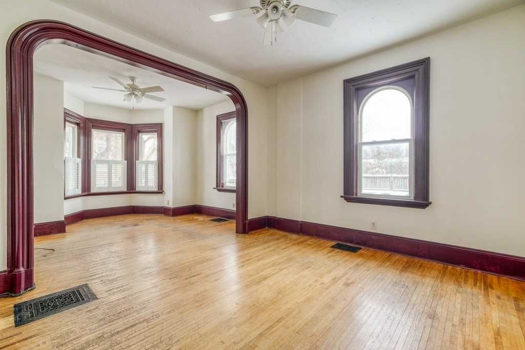 159 Grand Ave S for sale 