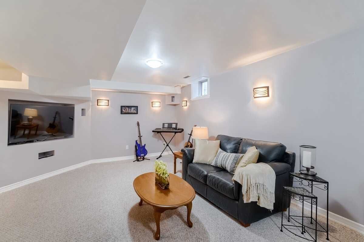 19 Udell Way 4 Beds 3 Baths