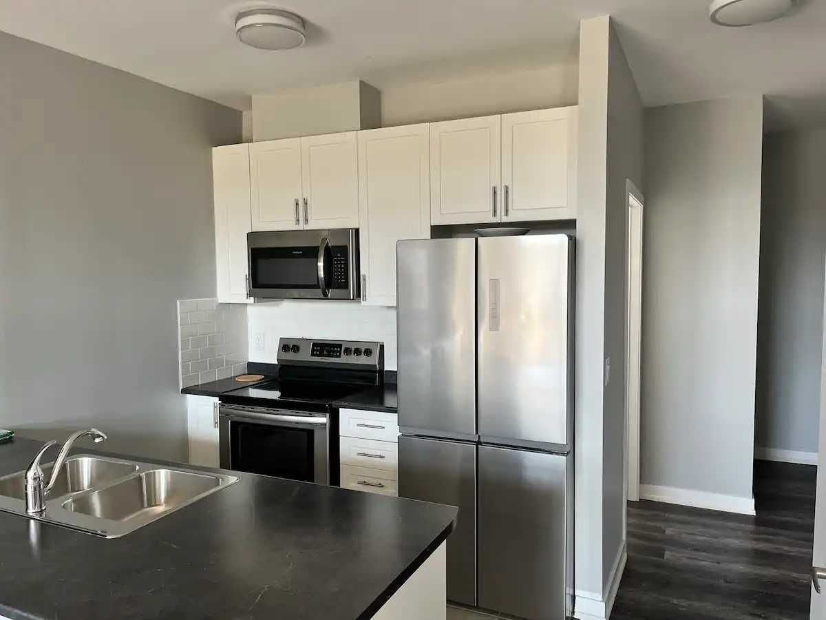 81 Robinson St, unit 1002 for rent - image #3