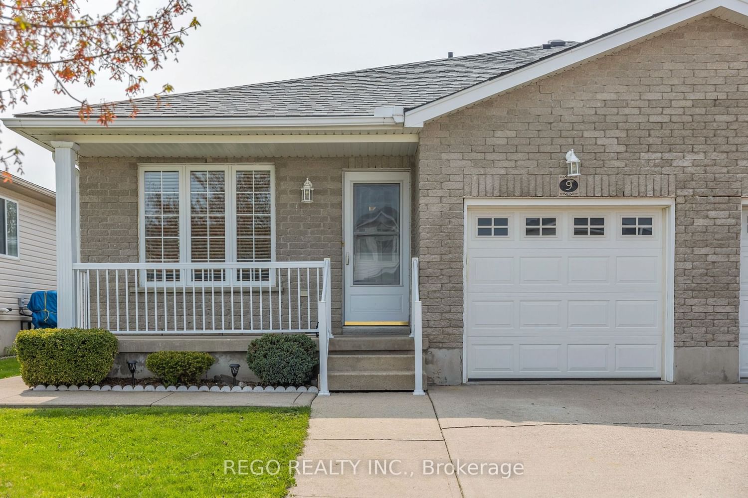 9 Mosser Dr for sale in Christopher-Champlain - image #1
