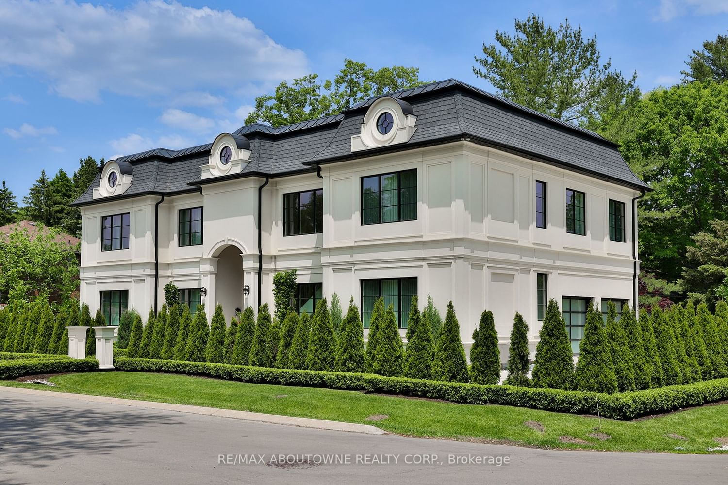 141 Woodview Cres for sale in Ancaster - image #2