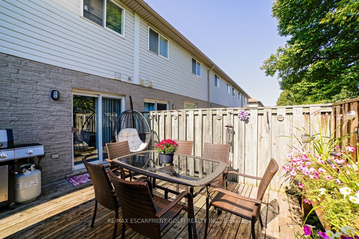 76 Frances Ave, unit 10 for sale