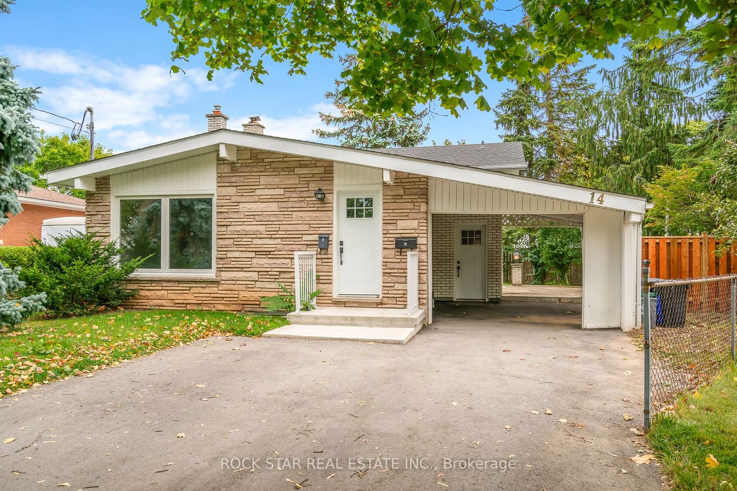 14 Densgrove Dr for sale in Grantham West - image #1