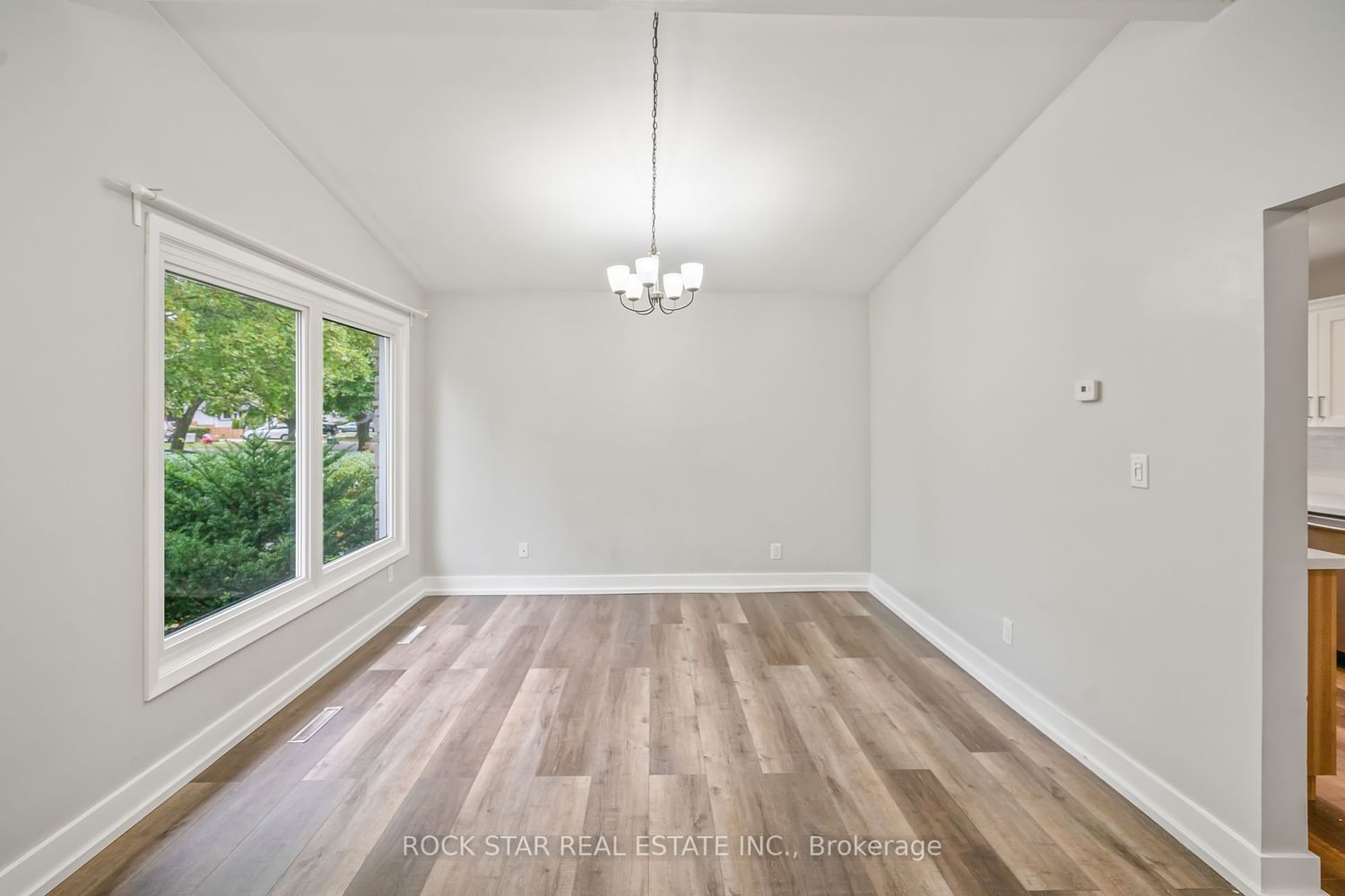 14 Densgrove Dr for sale in Grantham West - image #4